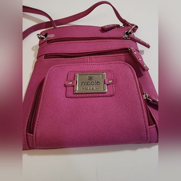 Nicole Miller crossbody small bag. Pre-loved in great condition - Picture 5 of 9